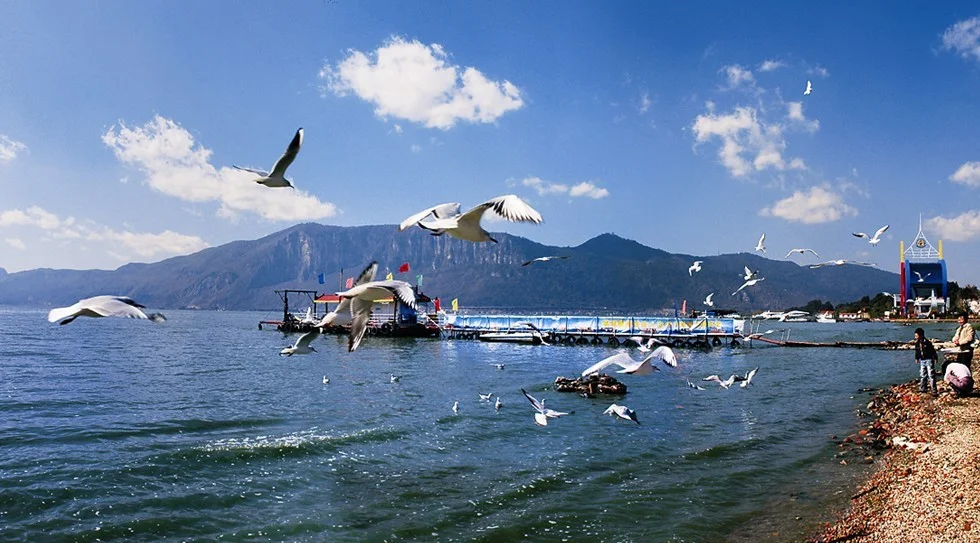 Dianchi Lake in Kunming Dianchi Lake in Kunming
